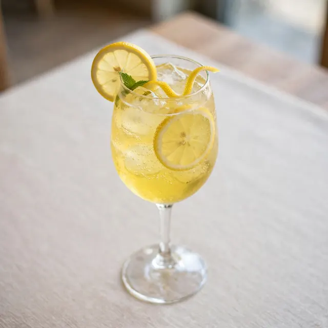 Limoncello Spritz