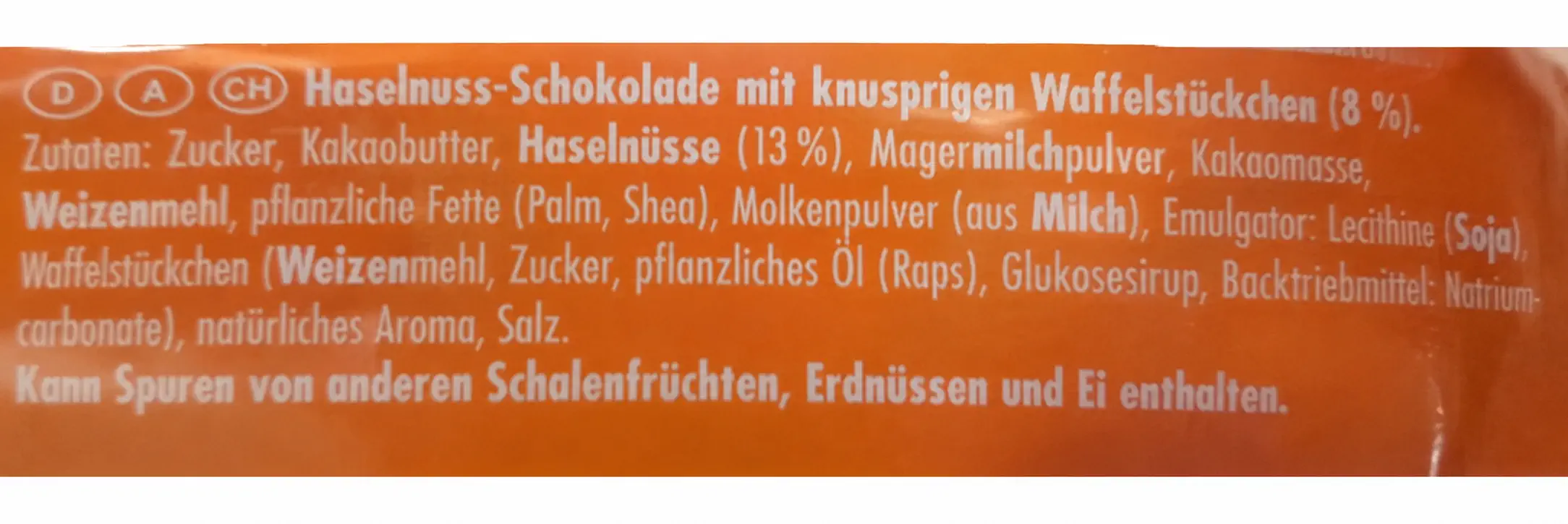 Zutatenliste einer Haselnuss-Schokolade mit Haselnüssen, Milch, Weizen und Soja als enthaltenen Allergenen sowie einem Spurenhinweis auf weitere Schalenfrüchte, Erdnüsse und Eier.